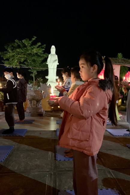 Candle Lighting Ritual to commemorate Amitabha’s Buddha at Dong Cao Pagoda – Thanh Hoa