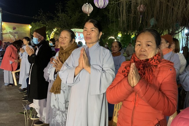 Candle Lighting Ritual to commemorate Amitabha’s Buddha at Dong Cao Pagoda – Thanh Hoa