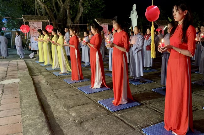 Candle Lighting Ritual to commemorate Amitabha’s Buddha at Dong Cao Pagoda – Thanh Hoa