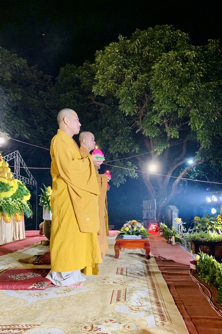Candle Lighting Ritual to commemorate Amitabha’s Buddha at Dong Cao Pagoda – Thanh Hoa
