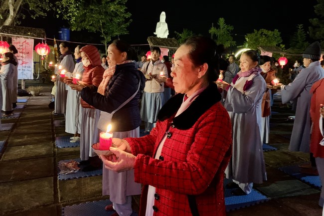 Candle Lighting Ritual to commemorate Amitabha’s Buddha at Dong Cao Pagoda – Thanh Hoa