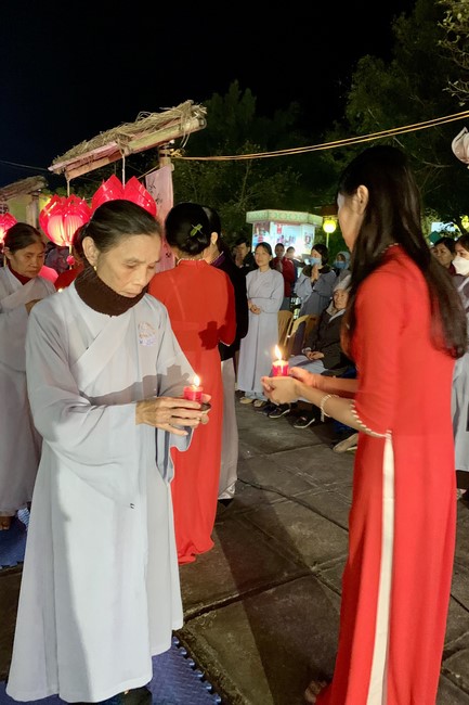 Candle Lighting Ritual to commemorate Amitabha’s Buddha at Dong Cao Pagoda – Thanh Hoa