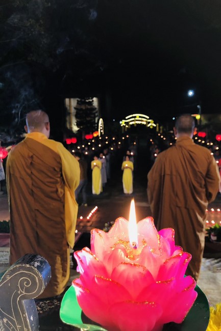 Candle Lighting Ritual to commemorate Amitabha’s Buddha at Dong Cao Pagoda – Thanh Hoa