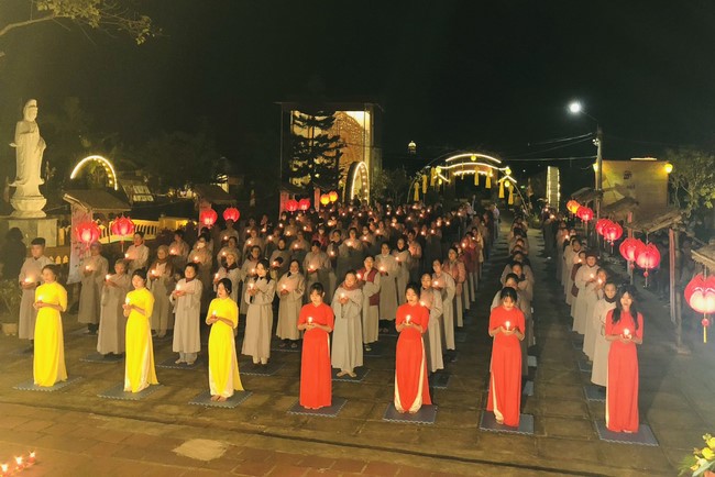 Candle Lighting Ritual to commemorate Amitabha’s Buddha at Dong Cao Pagoda – Thanh Hoa