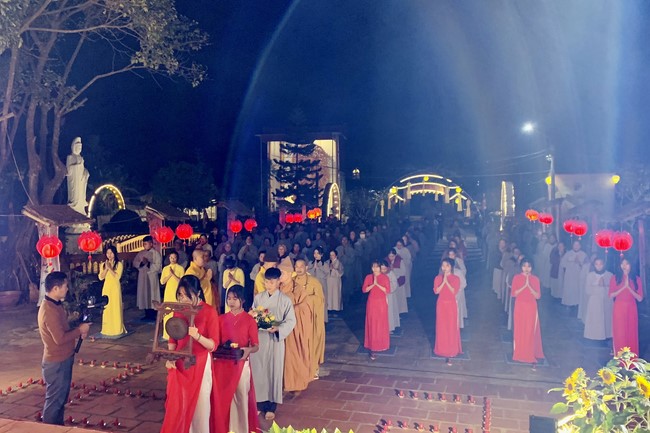 Candle Lighting Ritual to commemorate Amitabha’s Buddha at Dong Cao Pagoda – Thanh Hoa