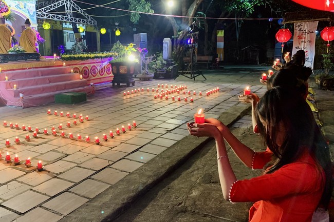 Candle Lighting Ritual to commemorate Amitabha’s Buddha at Dong Cao Pagoda – Thanh Hoa