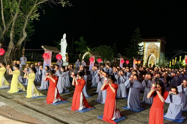 Candle Lighting Ritual to commemorate Amitabha’s Buddha at Dong Cao Pagoda – Thanh Hoa