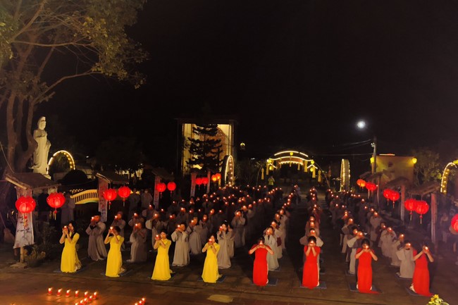 Candle Lighting Ritual to commemorate Amitabha’s Buddha at Dong Cao Pagoda – Thanh Hoa