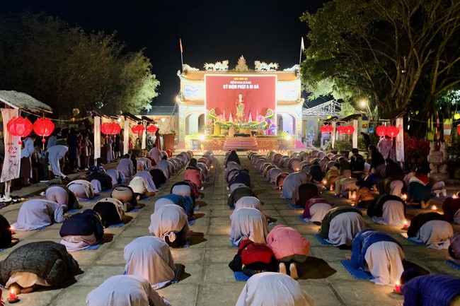 Candle Lighting Ritual to commemorate Amitabha’s Buddha at Dong Cao Pagoda – Thanh Hoa