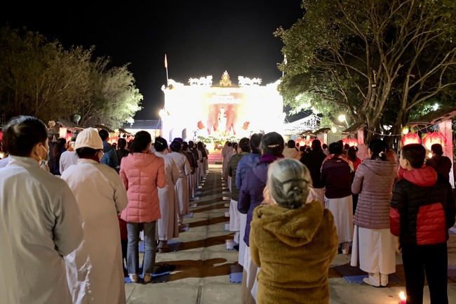 Candle Lighting Ritual to commemorate Amitabha’s Buddha at Dong Cao Pagoda – Thanh Hoa