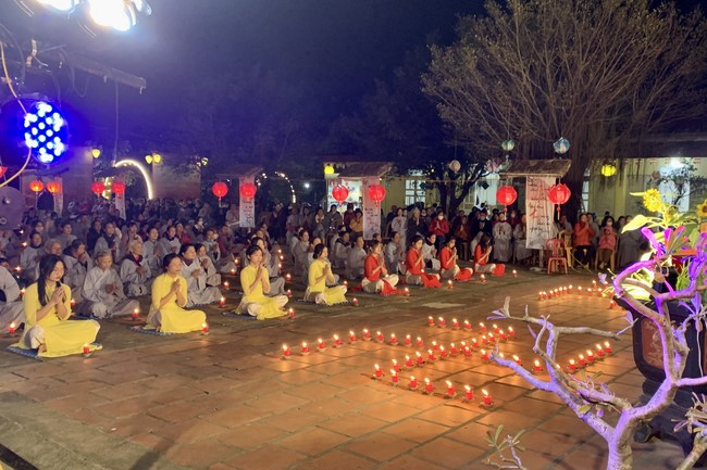 Candle Lighting Ritual to commemorate Amitabha’s Buddha at Dong Cao Pagoda – Thanh Hoa