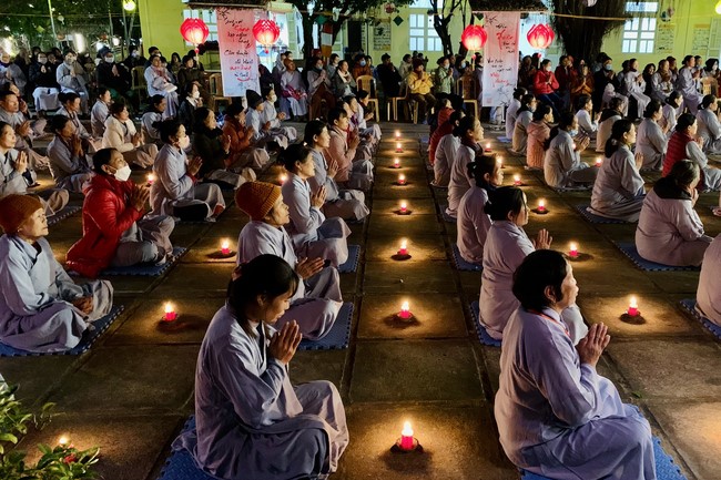 Candle Lighting Ritual to commemorate Amitabha’s Buddha at Dong Cao Pagoda – Thanh Hoa