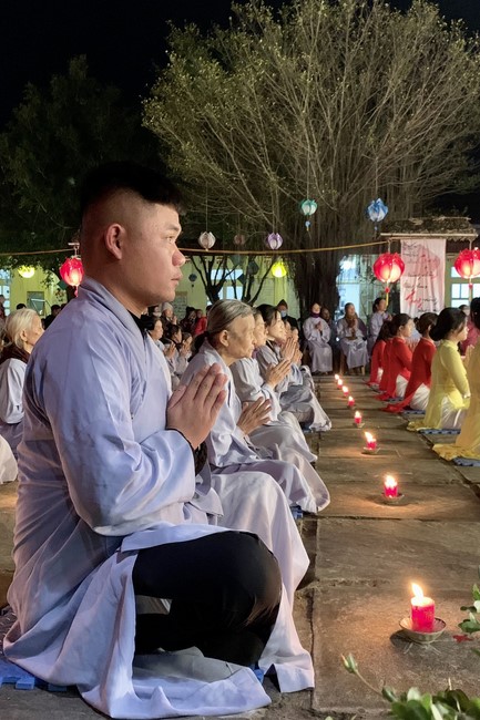 Candle Lighting Ritual to commemorate Amitabha’s Buddha at Dong Cao Pagoda – Thanh Hoa