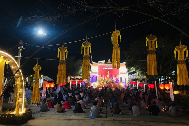 Candle Lighting Ritual to commemorate Amitabha’s Buddha at Dong Cao Pagoda – Thanh Hoa