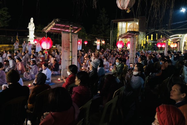 Candle Lighting Ritual to commemorate Amitabha’s Buddha at Dong Cao Pagoda – Thanh Hoa