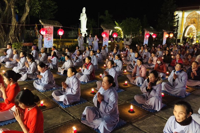 Candle Lighting Ritual to commemorate Amitabha’s Buddha at Dong Cao Pagoda – Thanh Hoa