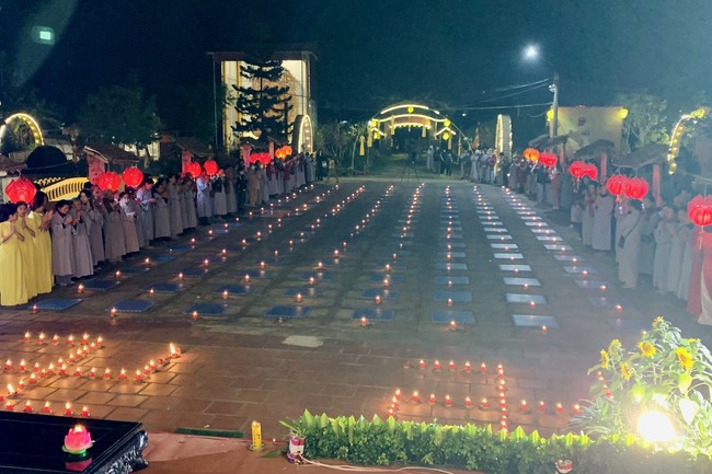 Candle Lighting Ritual to commemorate Amitabha’s Buddha at Dong Cao Pagoda – Thanh Hoa