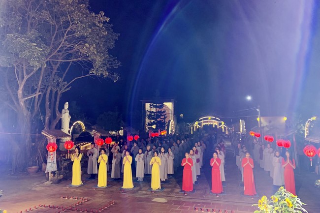 Candle Lighting Ritual to commemorate Amitabha’s Buddha at Dong Cao Pagoda – Thanh Hoa