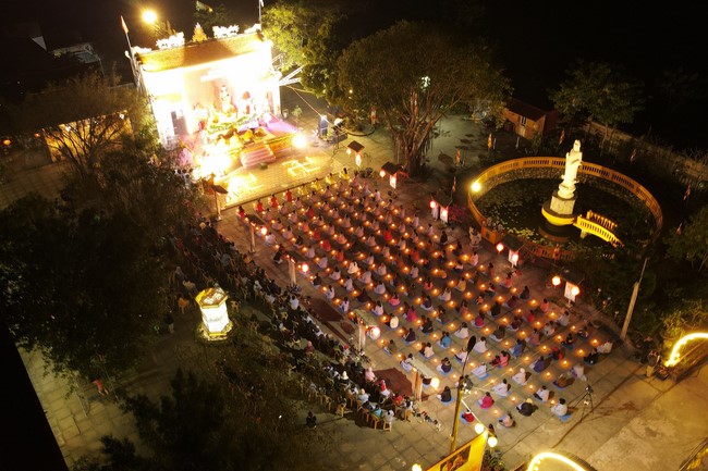Candle Lighting Ritual to commemorate Amitabha’s Buddha at Dong Cao Pagoda – Thanh Hoa