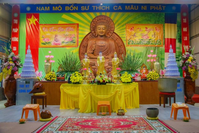 Chùa Bốn – Nghệ An: Lễ Hoa Đăng Kỷ Niệm Đức Phật A Di Đà