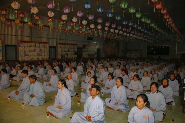 Chùa Bốn – Nghệ An: Lễ Hoa Đăng Kỷ Niệm Đức Phật A Di Đà