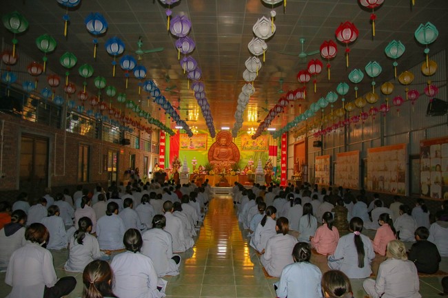 Chùa Bốn – Nghệ An: Lễ Hoa Đăng Kỷ Niệm Đức Phật A Di Đà