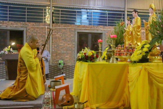 Chùa Bốn – Nghệ An: Lễ Hoa Đăng Kỷ Niệm Đức Phật A Di Đà