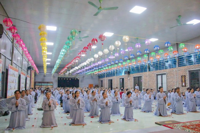 Chùa Bốn – Nghệ An: Lễ Hoa Đăng Kỷ Niệm Đức Phật A Di Đà