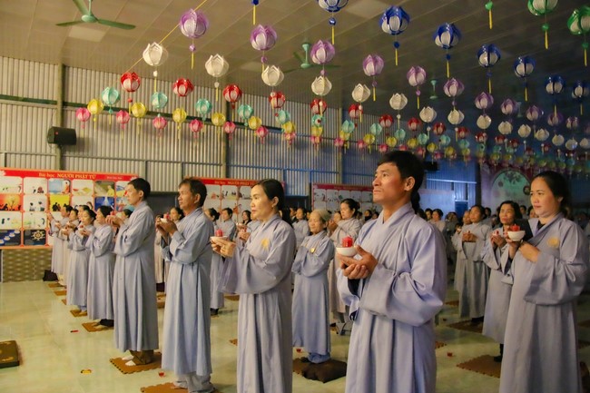 Chùa Bốn – Nghệ An: Lễ Hoa Đăng Kỷ Niệm Đức Phật A Di Đà