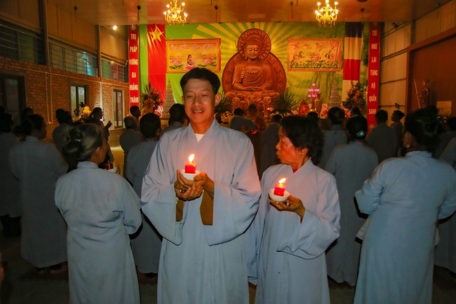 Chùa Bốn – Nghệ An: Lễ Hoa Đăng Kỷ Niệm Đức Phật A Di Đà