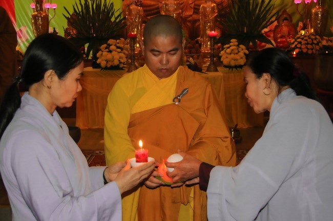 Chùa Bốn – Nghệ An: Lễ Hoa Đăng Kỷ Niệm Đức Phật A Di Đà