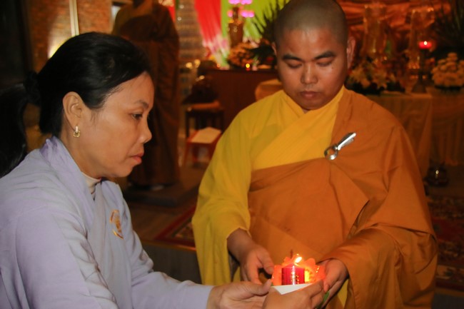 Chùa Bốn – Nghệ An: Lễ Hoa Đăng Kỷ Niệm Đức Phật A Di Đà