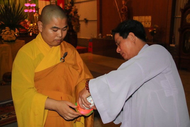 Chùa Bốn – Nghệ An: Lễ Hoa Đăng Kỷ Niệm Đức Phật A Di Đà