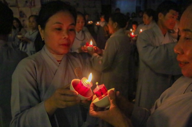 Chùa Bốn – Nghệ An: Lễ Hoa Đăng Kỷ Niệm Đức Phật A Di Đà