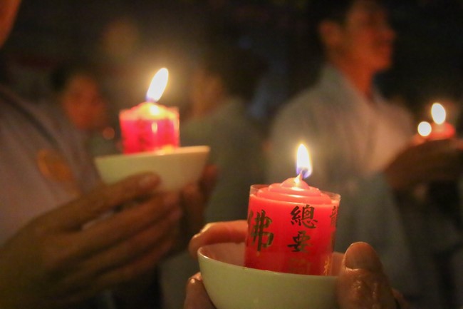 Chùa Bốn – Nghệ An: Lễ Hoa Đăng Kỷ Niệm Đức Phật A Di Đà