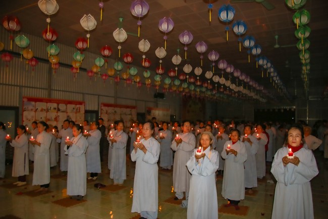 Chùa Bốn – Nghệ An: Lễ Hoa Đăng Kỷ Niệm Đức Phật A Di Đà