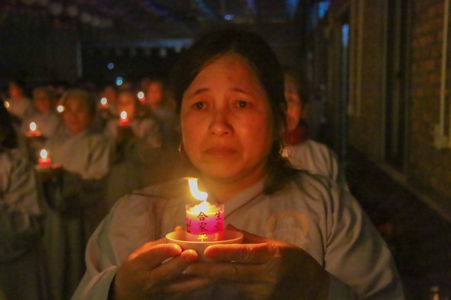 Chùa Bốn – Nghệ An: Lễ Hoa Đăng Kỷ Niệm Đức Phật A Di Đà