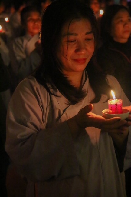 Chùa Bốn – Nghệ An: Lễ Hoa Đăng Kỷ Niệm Đức Phật A Di Đà