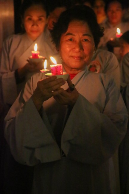 Chùa Bốn – Nghệ An: Lễ Hoa Đăng Kỷ Niệm Đức Phật A Di Đà