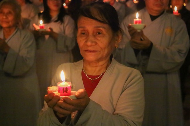 Chùa Bốn – Nghệ An: Lễ Hoa Đăng Kỷ Niệm Đức Phật A Di Đà