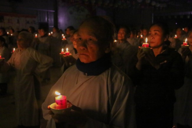 Chùa Bốn – Nghệ An: Lễ Hoa Đăng Kỷ Niệm Đức Phật A Di Đà