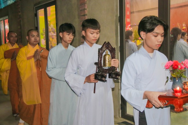 Chùa Bốn – Nghệ An: Lễ Hoa Đăng Kỷ Niệm Đức Phật A Di Đà