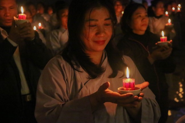 Chùa Bốn – Nghệ An: Lễ Hoa Đăng Kỷ Niệm Đức Phật A Di Đà