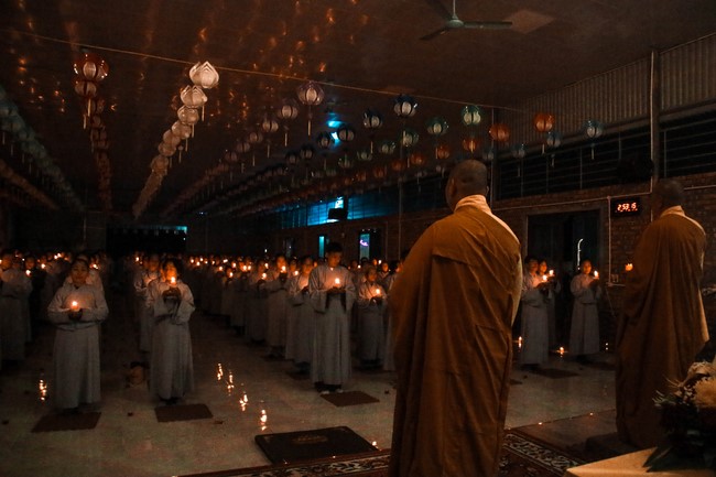 Chùa Bốn – Nghệ An: Lễ Hoa Đăng Kỷ Niệm Đức Phật A Di Đà