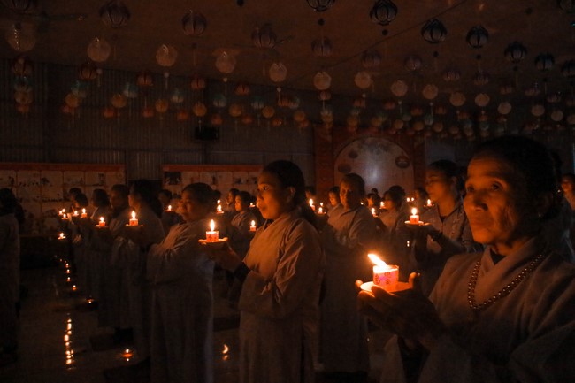 Chùa Bốn – Nghệ An: Lễ Hoa Đăng Kỷ Niệm Đức Phật A Di Đà