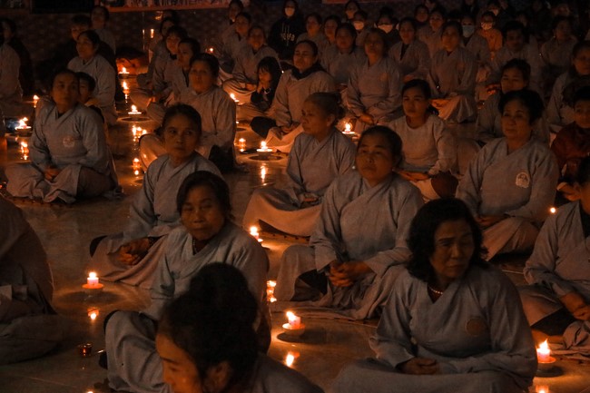 Chùa Bốn – Nghệ An: Lễ Hoa Đăng Kỷ Niệm Đức Phật A Di Đà