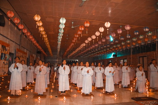 Chùa Bốn – Nghệ An: Lễ Hoa Đăng Kỷ Niệm Đức Phật A Di Đà