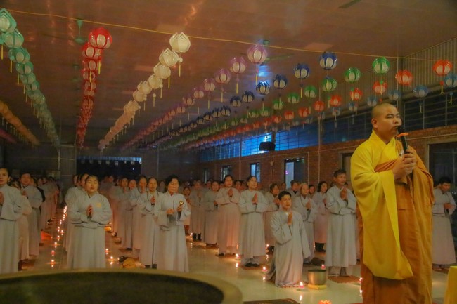 Chùa Bốn – Nghệ An: Lễ Hoa Đăng Kỷ Niệm Đức Phật A Di Đà