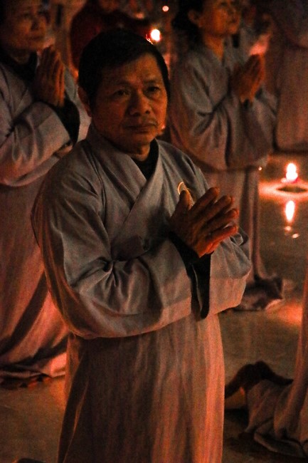 Chùa Bốn – Nghệ An: Lễ Hoa Đăng Kỷ Niệm Đức Phật A Di Đà