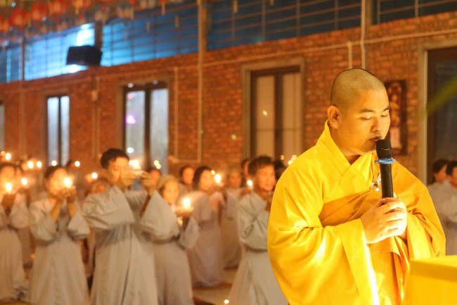 Chùa Bốn – Nghệ An: Lễ Hoa Đăng Kỷ Niệm Đức Phật A Di Đà